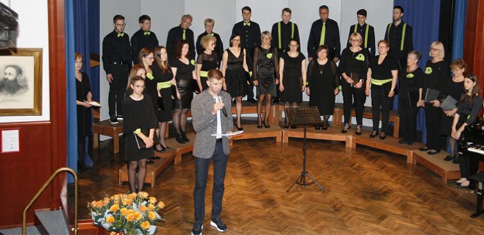 Območna revija odraslih pevskih zborov in malih pevskih skupin (1)