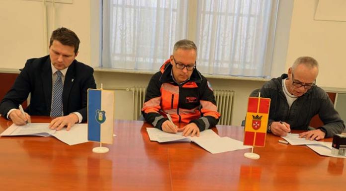 Odločen protest zoper napovedano ukinitev službe nujne medicinske pomoči na območju občine Kamnik in občine Komenda