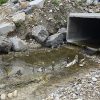 Opozorilo na smrdljivo in potencialno nevarno nedokončano delo v Nožicah pod jezom