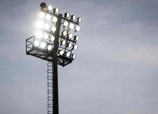 Reflektorji na Stadionu Domžale pod drobnogledom inšpekcije in javnosti