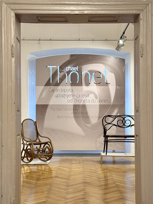 Čar in lepota upognjenega lesa od Thoneta do danes