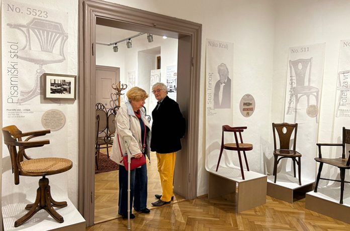 Čar in lepota upognjenega lesa od Thoneta do danes