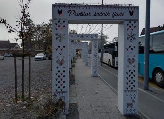 Strošek prenove PVC okrasnega tunela na avtobusni postaji