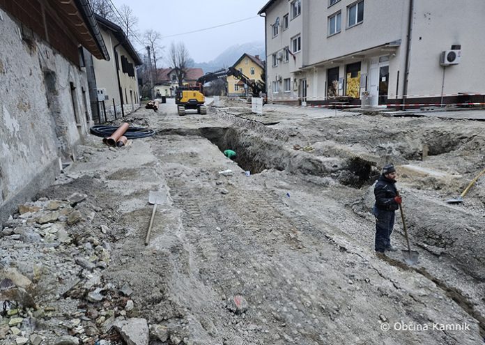 Izgradnja kanalizacije v Motniku