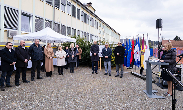 Odkritje temeljnega kamna za širitev Zdravstvenega doma Domžale in gradnjo podzemne garaže.