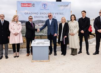 V Mengšu položen temeljni kamen za novo enoto vrtca po poplavah