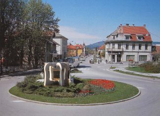 Iz Slamnikarskega parka odstranjena fontana Vodnjak bo zasijala v novem krožišču