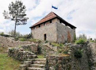 Obtožnica proti sistemskemu zanemarjanju bisera pod Alpami