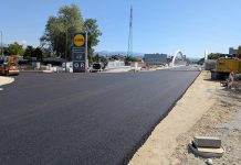Asfaltiranje ceste čez most na Kamniški Bistrici na Viru (fotoreportaža)