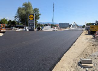 Asfaltiranje ceste čez most na Kamniški Bistrici na Viru (fotoreportaža)