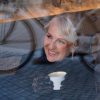 Alenka Godec predstavlja poklon legendarni pesmi »Brez besed«