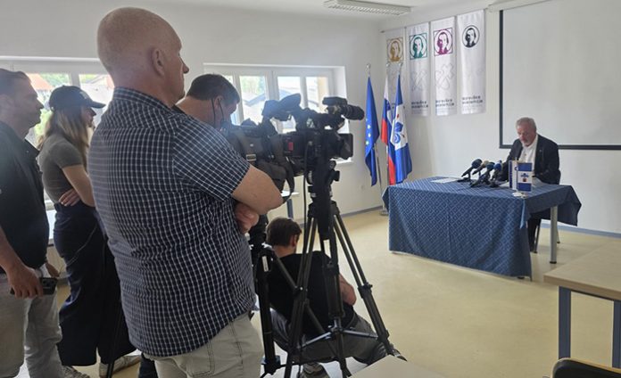Novinarska konferenca župana Občine Moravče dr. Milana Balažica ob prihodu iz pripora