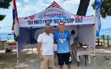 Nejc Maher iz Plavalnega kluba Kamnik mladinski državni prvak v daljinskem plavanju