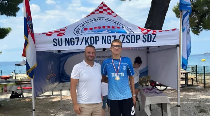 Nejc Maher iz Plavalnega kluba Kamnik mladinski državni prvak v daljinskem plavanju