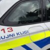 Preiskava v Moravčah: 53-letnik z orožjem ogrozil življenje nekdanje partnerke in umrl na kraju dogodka Policijska patrulja na nujni vožnji, ko se je zgodila objestna vožnja v Domžalah.