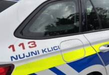 Policijska patrulja na nujni vožnji, ko se je zgodila objestna vožnja v Domžalah.