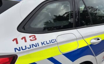 Preiskava v Moravčah: 53-letnik z orožjem ogrozil življenje nekdanje partnerke in umrl na kraju dogodka Policijska patrulja na nujni vožnji, ko se je zgodila objestna vožnja v Domžalah.