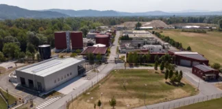 CČN Domžale-Kamnik z novo sušilno napravo pomembno zmanjšuje količino blata Novi objekt CČN Domžale-Kamnik za nadgradnjo sušenja blata. (Foto: Mitja Legat, avgust 2026)