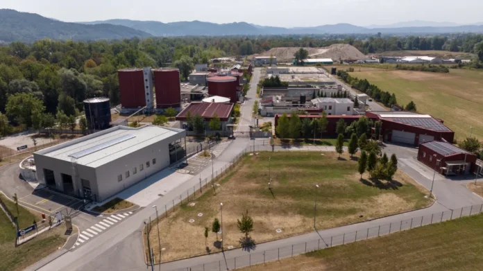 Novi objekt CČN Domžale-Kamnik za nadgradnjo sušenja blata. (Foto: Mitja Legat, avgust 2026)