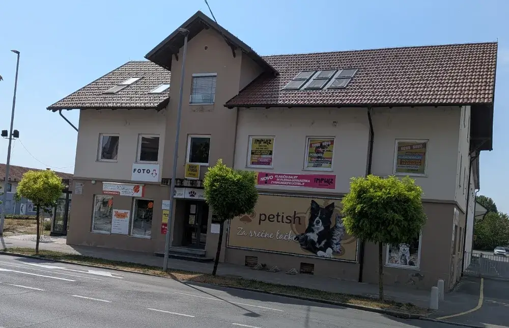 Vizualni kaos v centru Domžal: Zakaj občina dopušča estetsko degradacijo mesta?