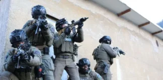 Moški v Kamniku zadrževal otroka, posredovali specialci