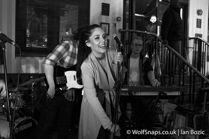 WolfSnaps-Ina171016-2